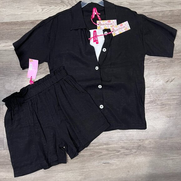 Girl's 3 pc Short Set w/ Flower Buttons & Side Pockets - Picture 1 of 2